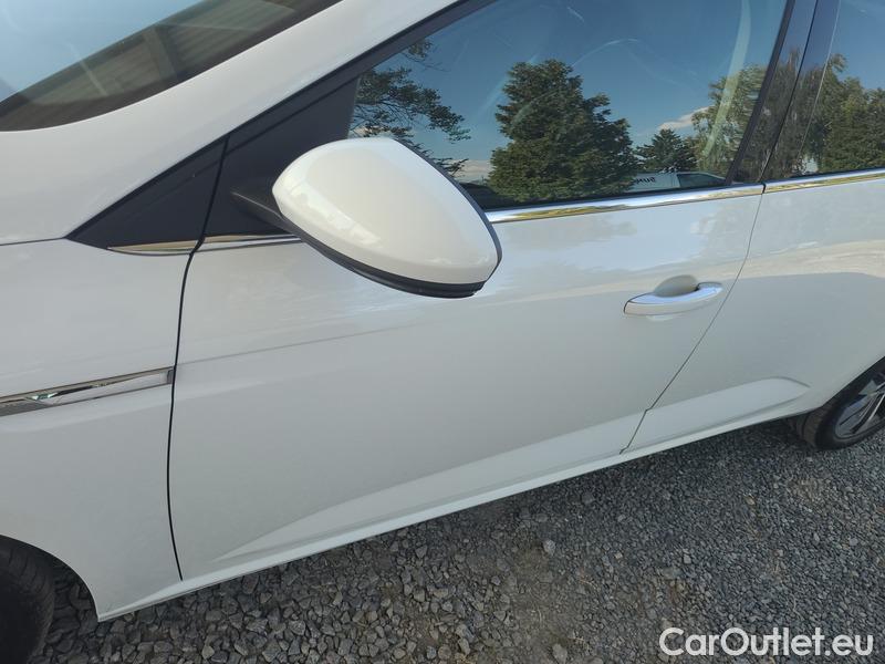  Renault  Megane  IV Estate  (2016) Meg GT 1.5BdCi 115 Techno 5d #3