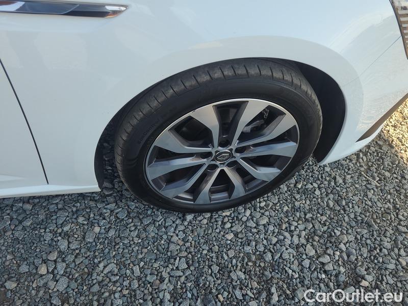  Renault  Megane  IV Estate  (2016) Meg GT 1.5BdCi 115 Techno 5d #12