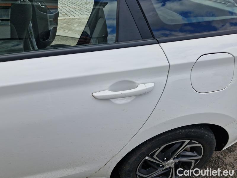  Hyundai  i30   cw (PD)(2017->)  kom.1.5i Family Comfort 5d #17