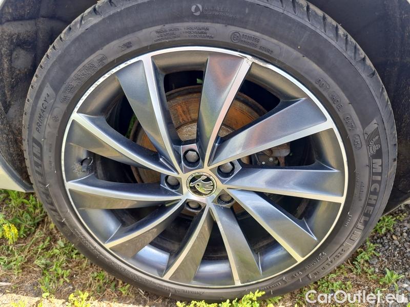  Skoda  Superb  (3V3)(2015)  2.0TDI 140 L&K 4x4 AP #32