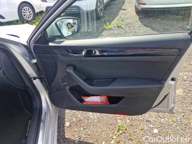  Skoda  Superb  (3V3)(2015)  2.0TDI 140 L&K 4x4 AP #39