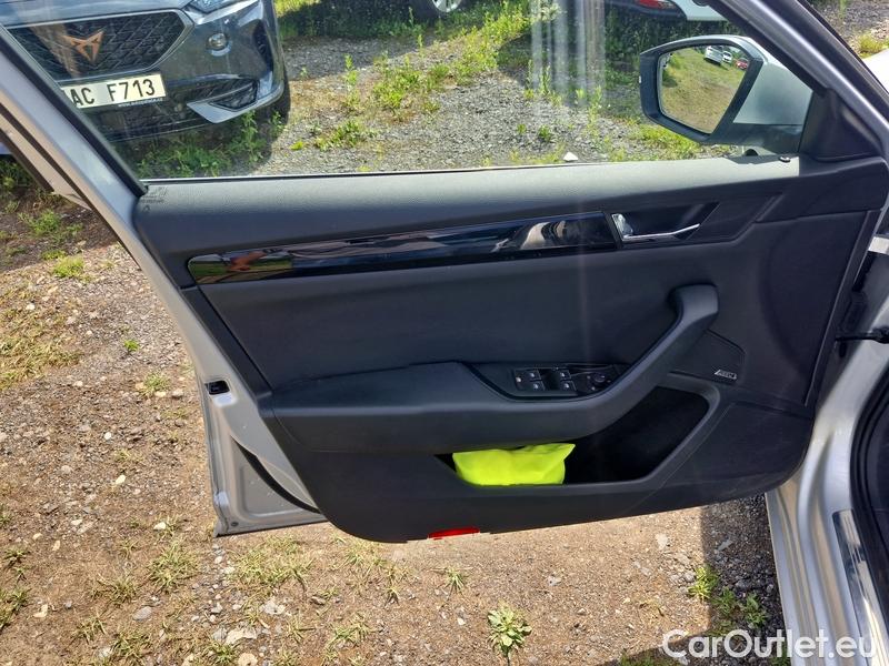  Skoda  Superb  (3V3)(2015)  2.0TDI 140 L&K 4x4 AP #9