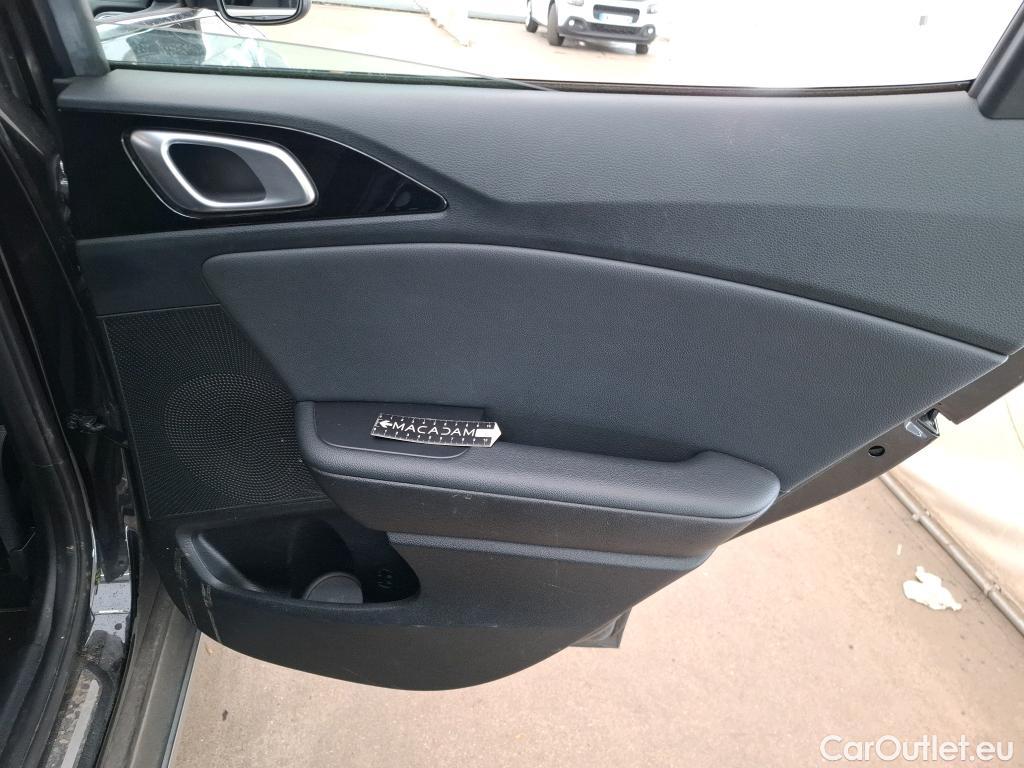  KIA  XCeed KIA  / 2022 / 5P / Crossover 1.6 GDI PHEV ACTIVE BUS DCT6 #16