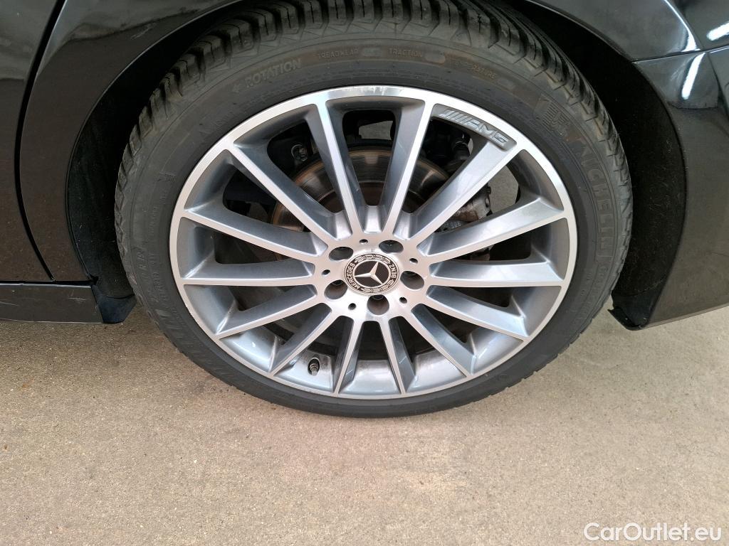  Mercedes  A-Klasse MERCEDES BENZ Classe A Berline 2018 4P Berline A 200 AMG Line 7G DCT #37