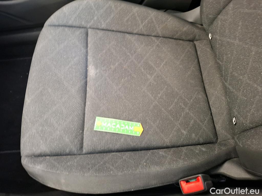  Volkswagen  Golf  VOLKSWAGEN / 2020 / 5P / Berline 2.0 TDI SCR 115 DSG7 Life Busi #26