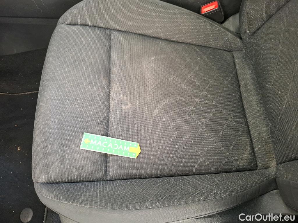  Volkswagen  Golf  VOLKSWAGEN / 2020 / 5P / Berline 2.0 TDI SCR 115 DSG7 Life Busi #25