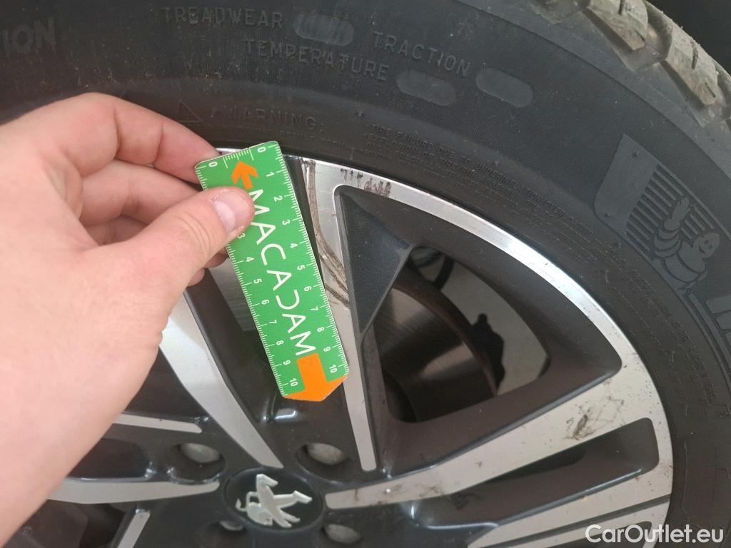  Peugeot  208  Allure Business 1.2 PureTech 100CV BVM6 E6d #9