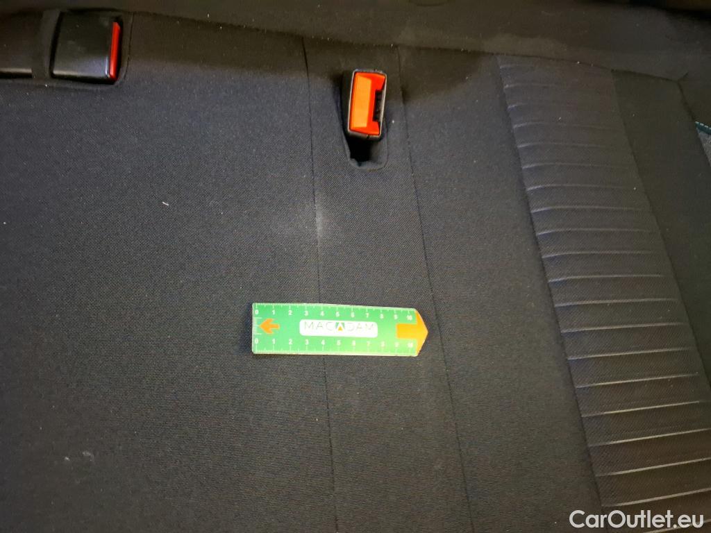  Peugeot  3008 PEUGEOT  / 2020 / 5P / SUV Hybrid 136 e-DCS6 Active Pack #24