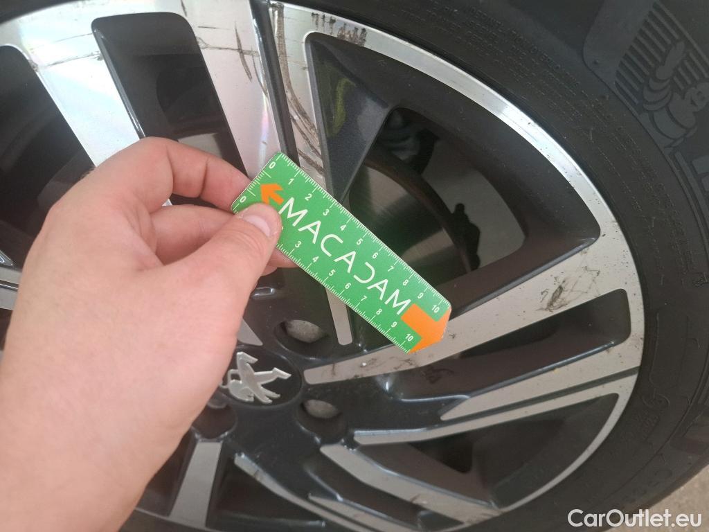  Peugeot  208  Allure Business 1.2 PureTech 100CV BVM6 E6d #11
