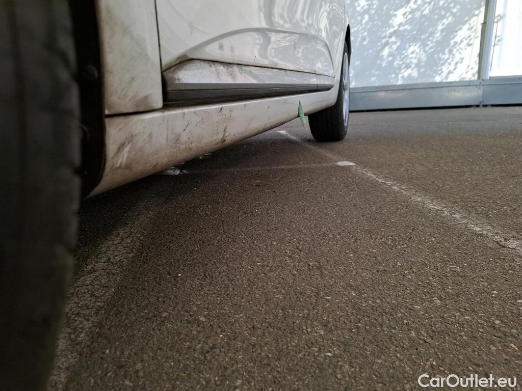  Renault  Clio RENAULT  / 2019 / 5P / Berline Business TCe 90 -21N #39
