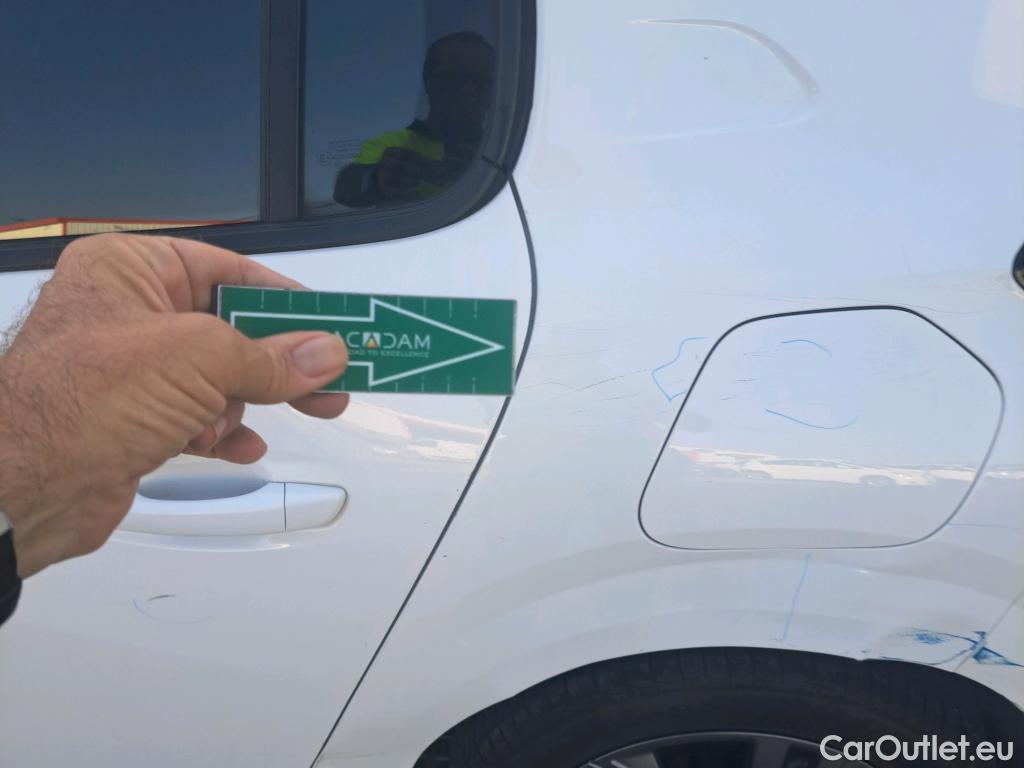  Peugeot  208 PEUGEOT  / 2019 / 5P / berlina con portón BlueHDi 73kW (100CV) Active Pack (AC) #53