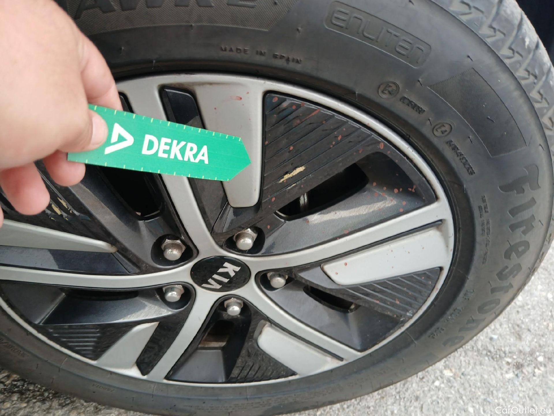  KIA  Niro KIA  / 2019 / 5P / crossover 1.6 GDi HEV 104kW (141CV) Drive #23
