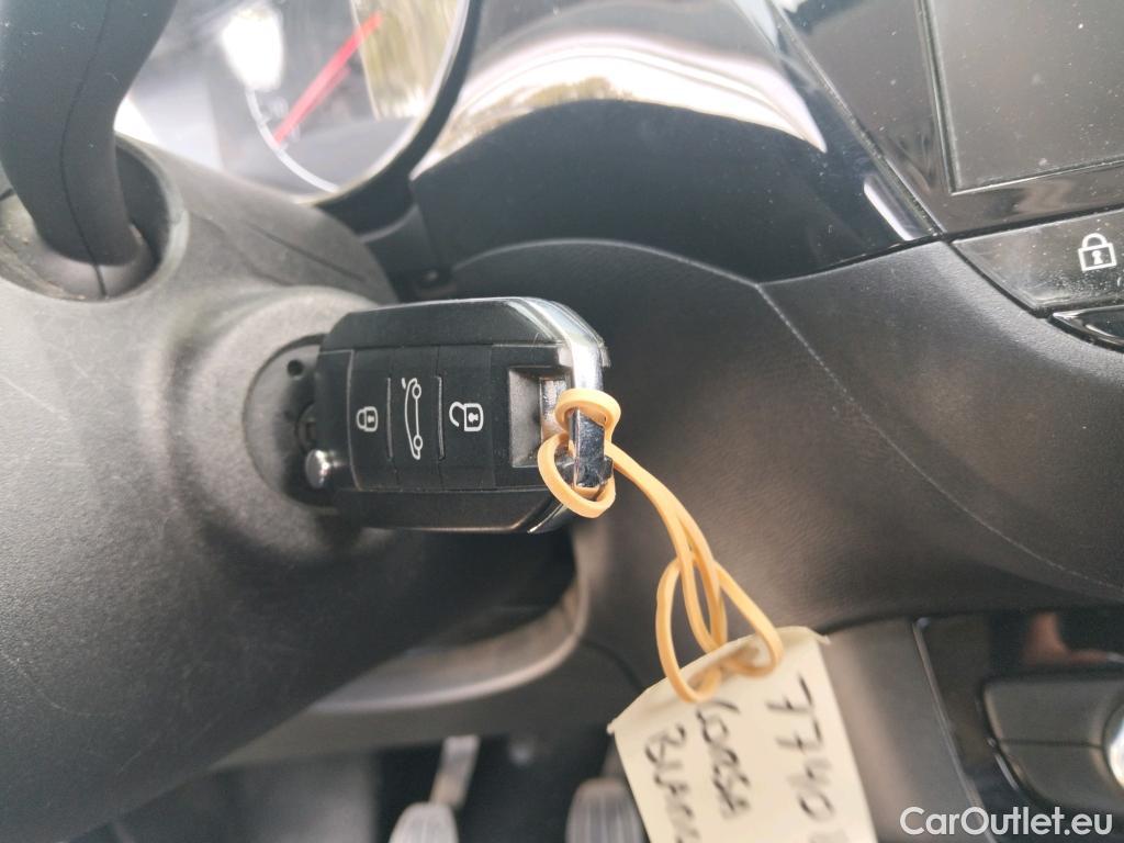  Opel  Corsa OPEL  / 2019 / 5P / berlina con portón 1.2 XEL 55kW (75CV) Edition #1