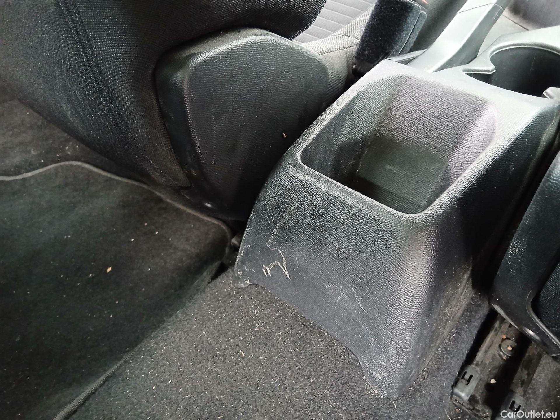  Peugeot  2008 PEUGEOT  / 2019 / 5P / todoterreno Active Puretech 100 S&S BVM6 #31
