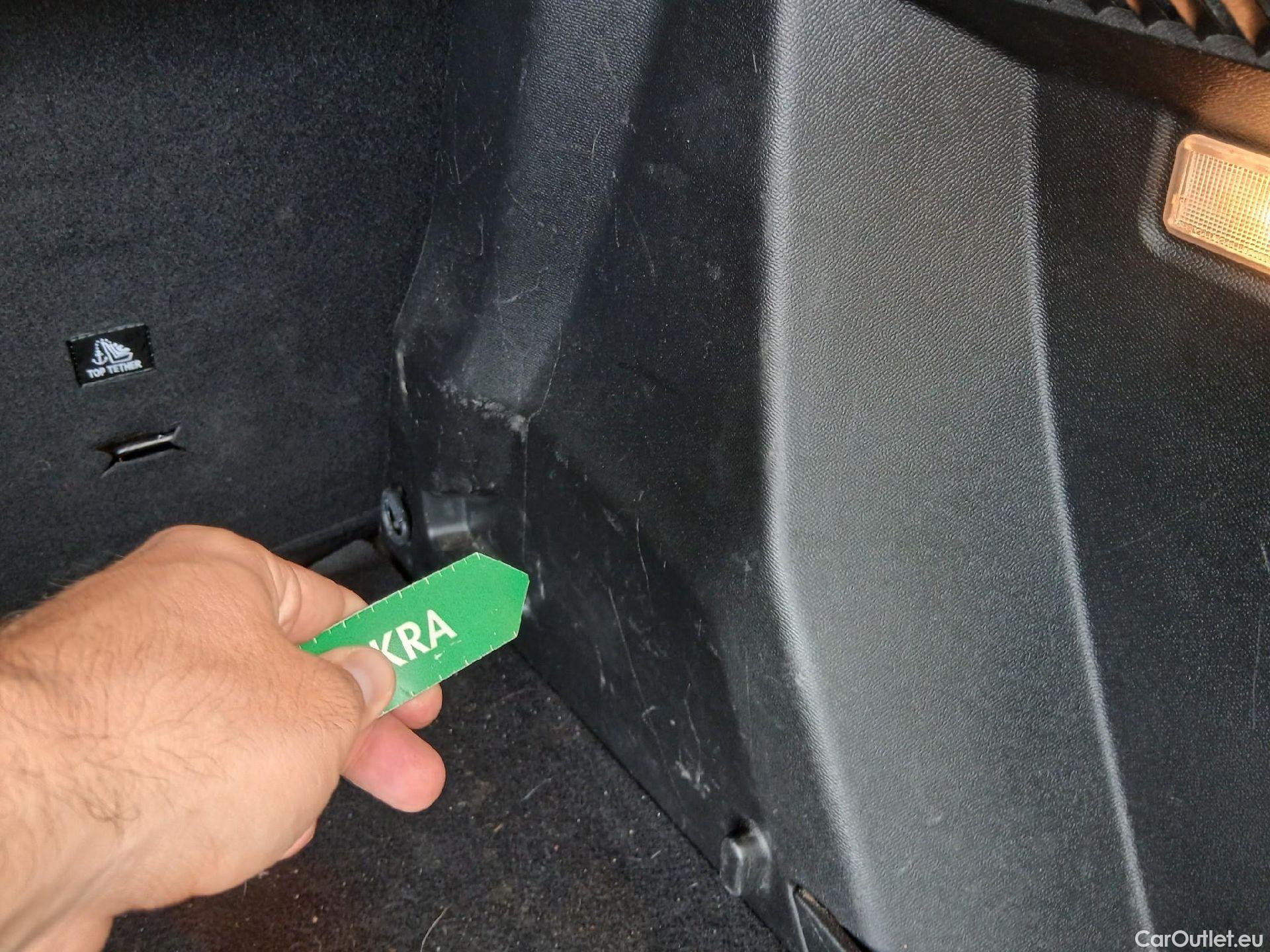  Peugeot  2008 PEUGEOT  / 2019 / 5P / todoterreno Active Puretech 100 S&S BVM6 #34