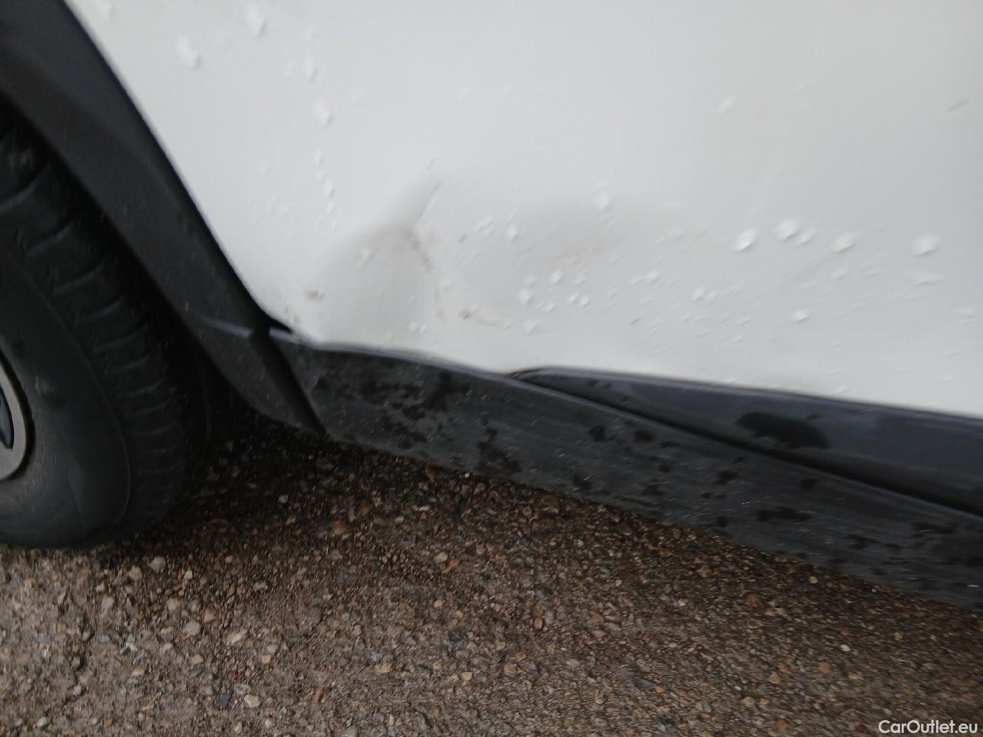  Peugeot  2008 PEUGEOT  / 2019 / 5P / todoterreno Active Puretech 100 S&S BVM6 #26