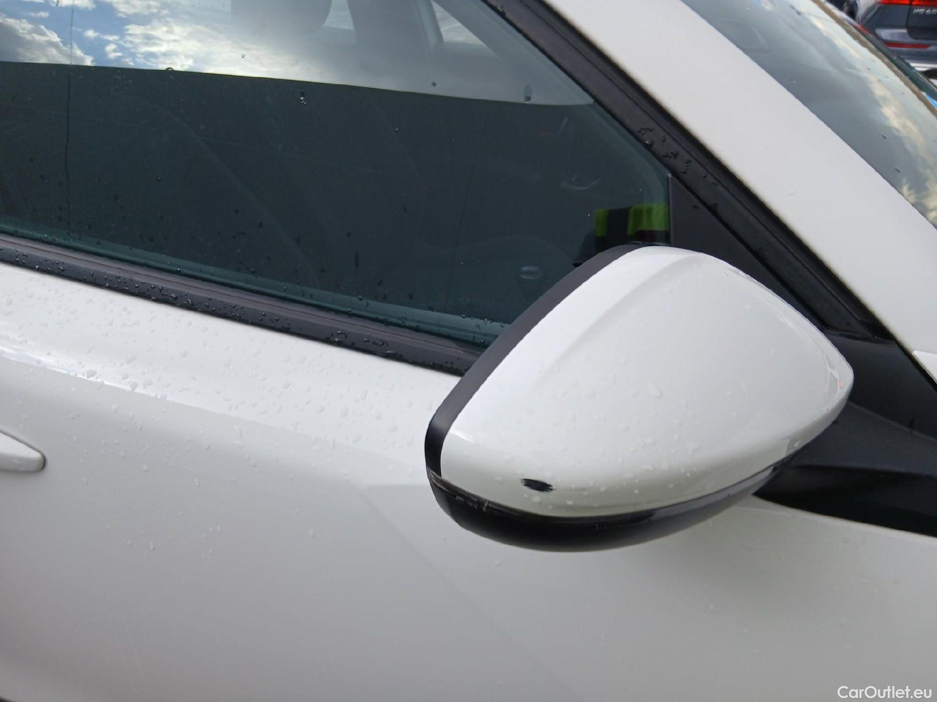  Peugeot  2008 PEUGEOT  / 2019 / 5P / todoterreno Active Puretech 100 S&S BVM6 #28