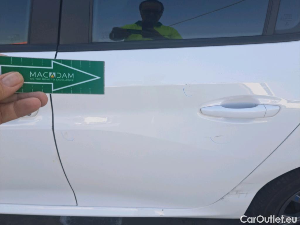  Peugeot  208 PEUGEOT  / 2019 / 5P / berlina con portón BlueHDi 73kW (100CV) Active Pack (AC) #45