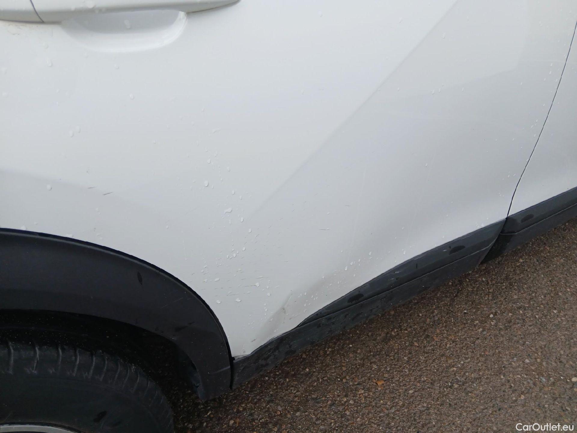  Peugeot  2008 PEUGEOT  / 2019 / 5P / todoterreno Active Puretech 100 S&S BVM6 #24