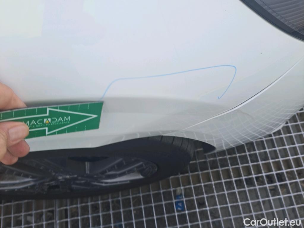  Peugeot  208 PEUGEOT  / 2019 / 5P / berlina con portón BlueHDi 73kW (100CV) Active Pack (AC) #17