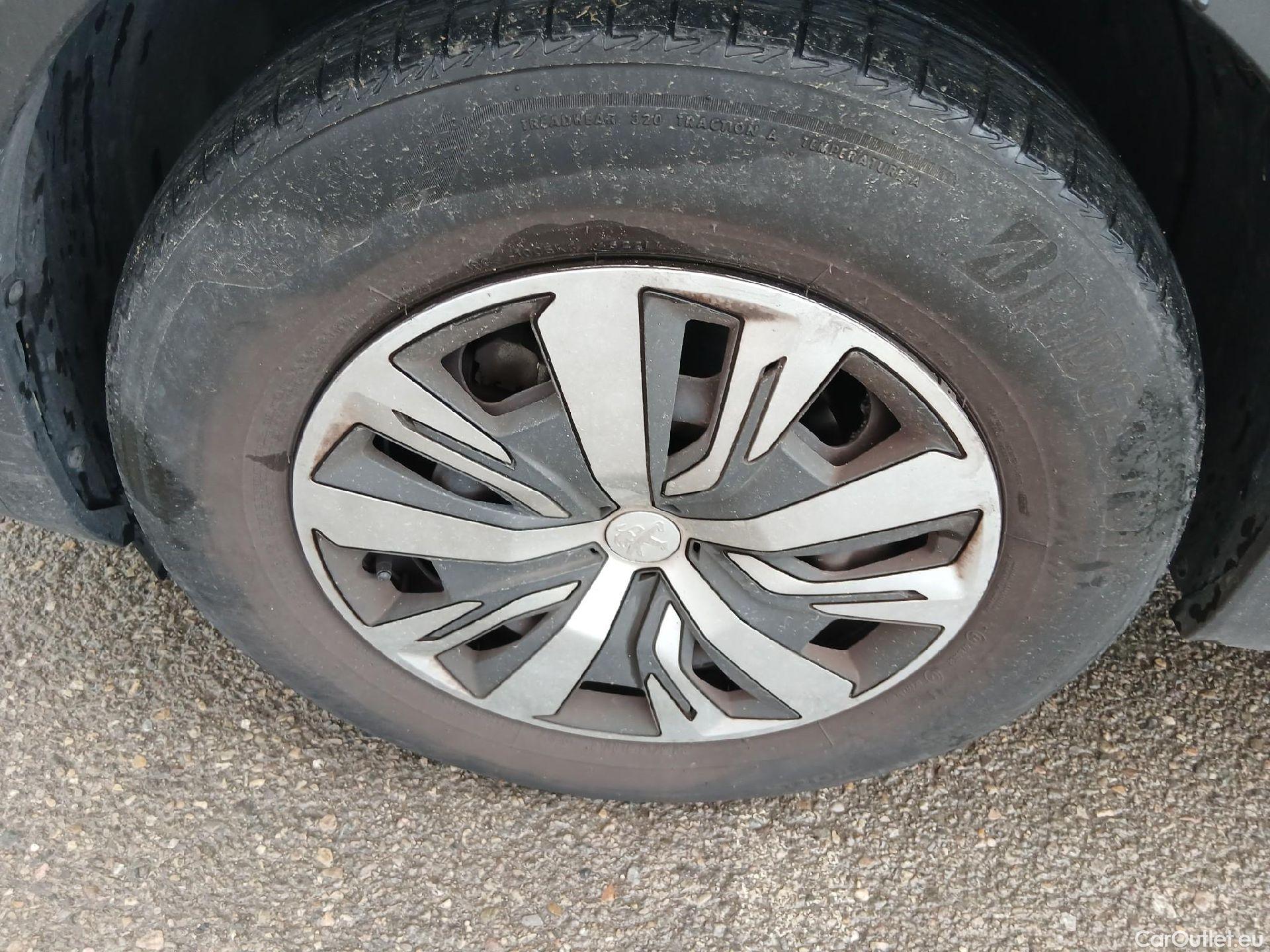  Peugeot  2008 PEUGEOT  / 2019 / 5P / todoterreno Active Puretech 100 S&S BVM6 #7