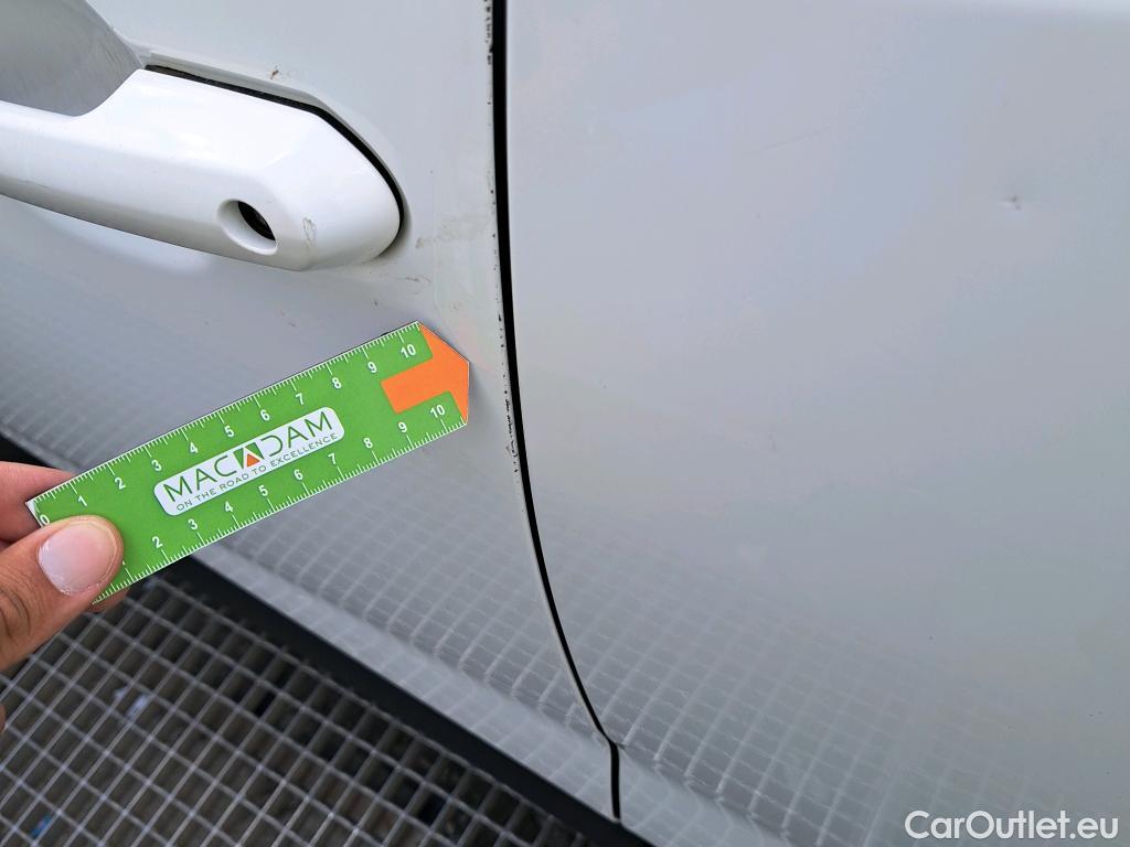  Toyota  RAV4 TOYOTA  / 2018 / 5P / todoterreno 2.5l 220H Advance #4