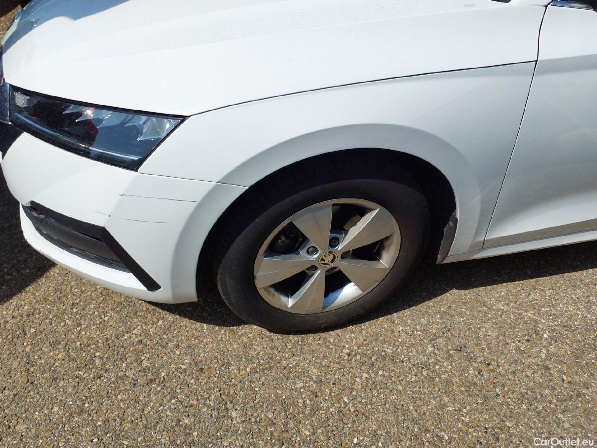  Skoda  Octavia SKODA  / 2020 / 5P / familiar Combi 2.0 TDI 85kW(115CV) Man Ambition #4