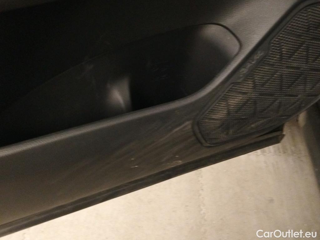  Toyota  RAV4 TOYOTA  / 2018 / 5P / todoterreno 2.5l 220H Advance #8