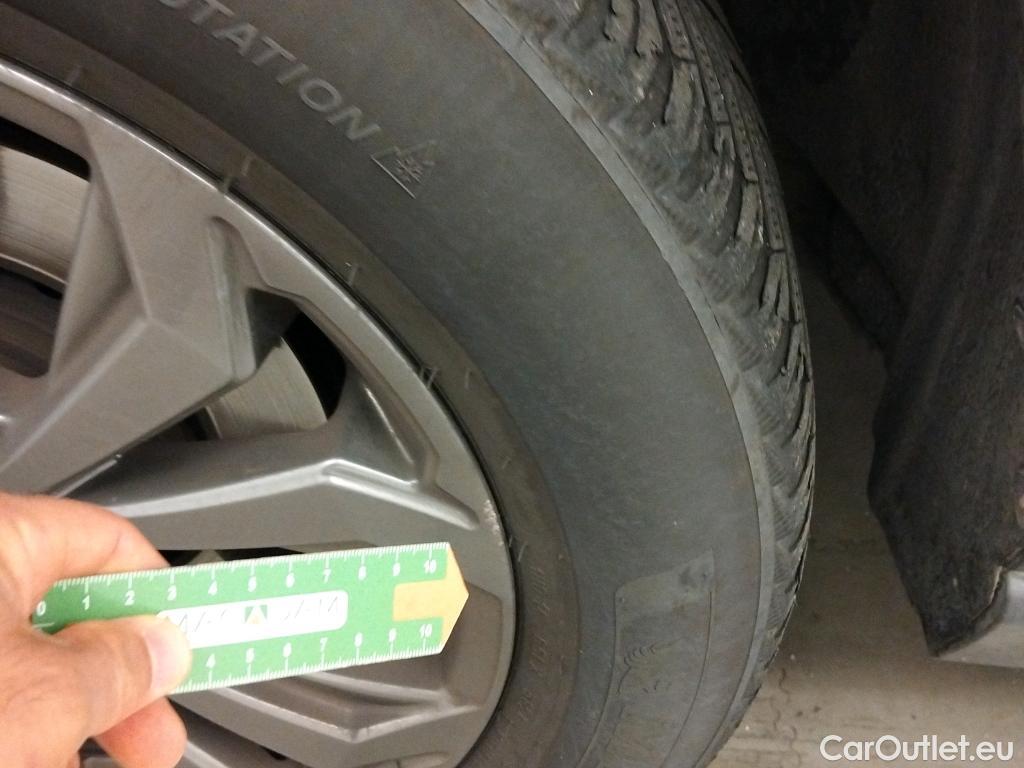  Toyota  RAV4 TOYOTA  / 2018 / 5P / todoterreno 2.5l 220H Advance #13