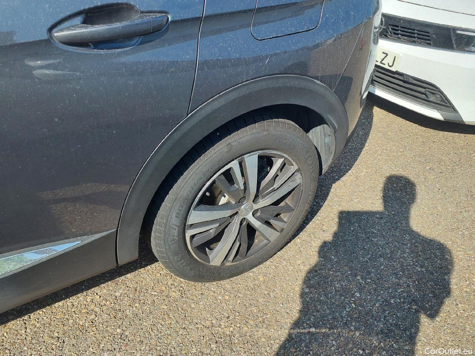  Peugeot  3008 PEUGEOT  Hybrid / 2020 / 5P / todoterreno 225 e-EAT8 Allure (AC2) #17