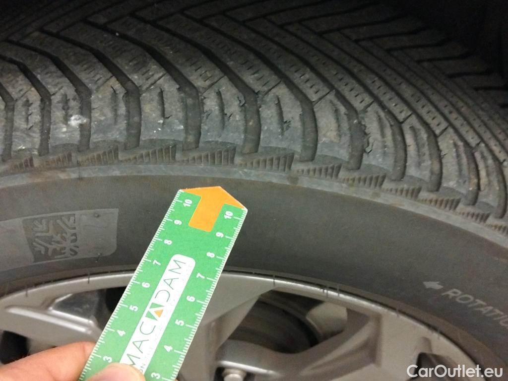  Toyota  RAV4 TOYOTA  / 2018 / 5P / todoterreno 2.5l 220H Advance #2