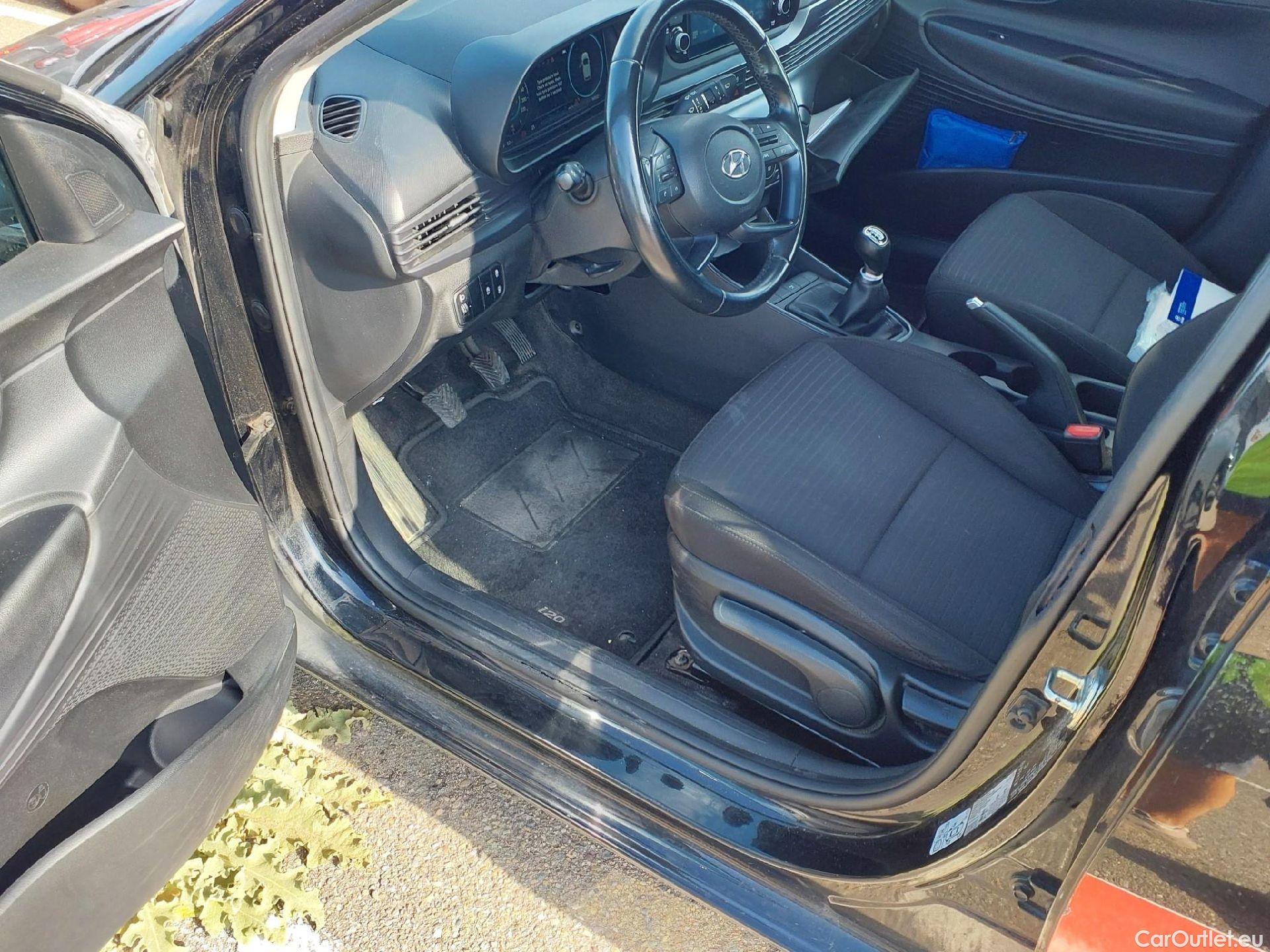  Hyundai  i20 HYUNDAI  / 2020 / 5P / berlina con portón 1.2 MPI Klass #20
