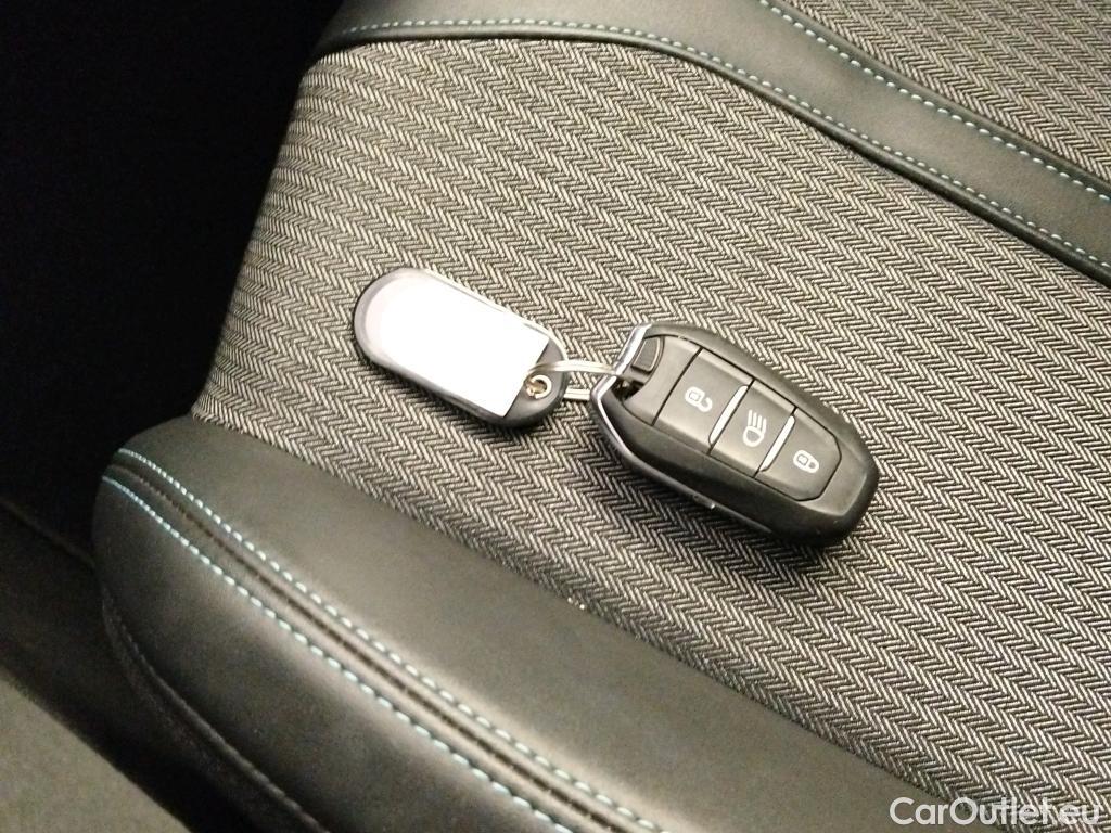  Peugeot  3008 PEUGEOT  Hybrid / 2020 / 5P / todoterreno 225 e-EAT8 Allure (AC2) #1