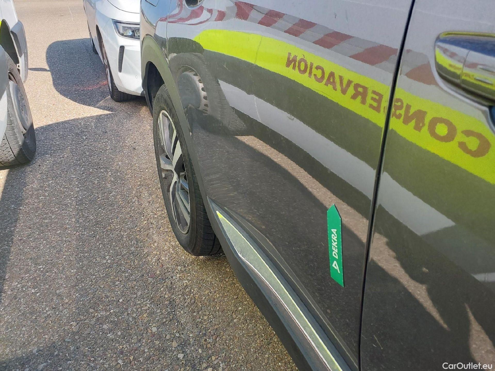  Peugeot  3008 PEUGEOT  Hybrid / 2020 / 5P / todoterreno 225 e-EAT8 Allure (AC2) #37