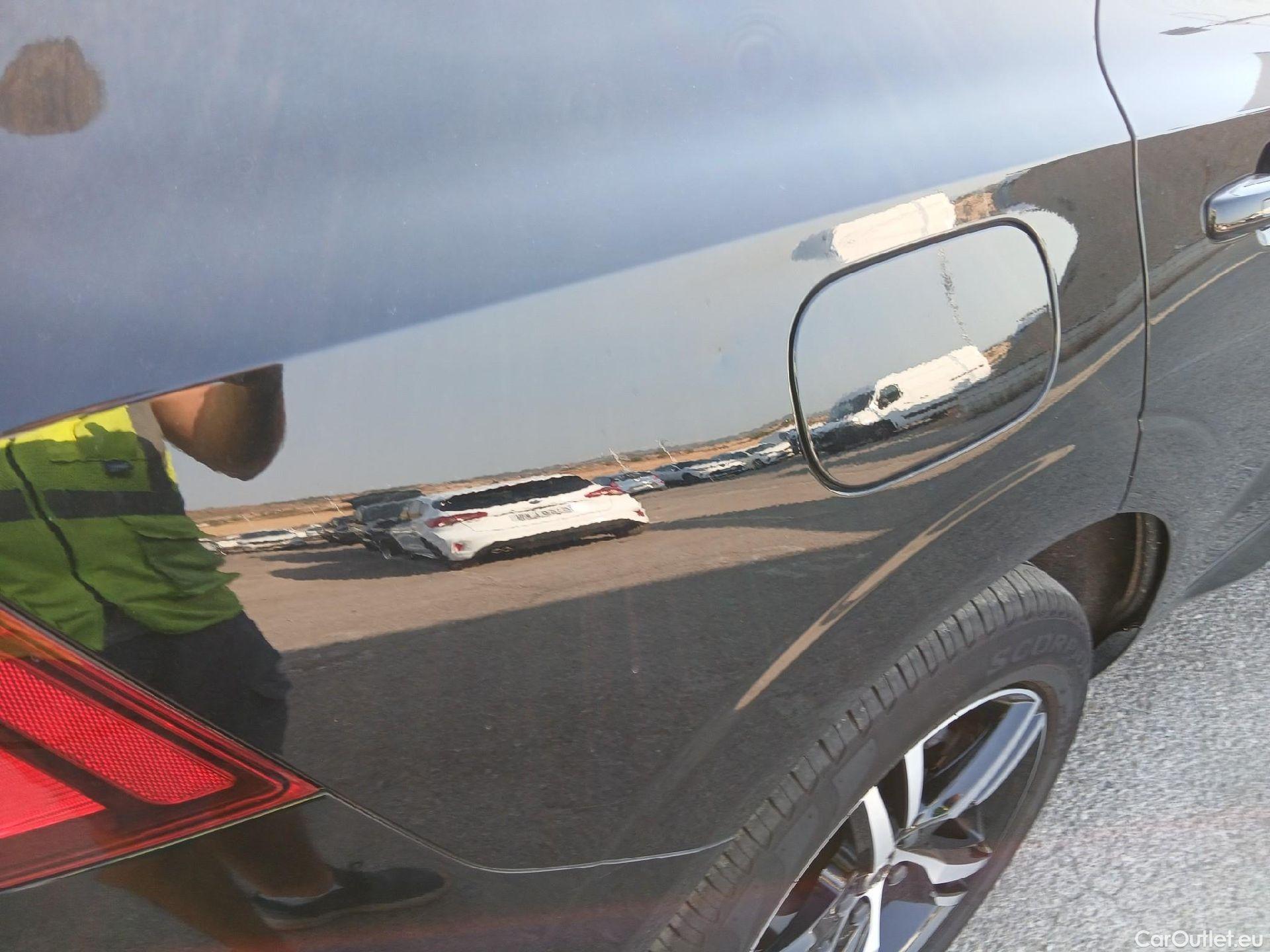  Volvo  XC60 VOLVO  / 2017 / 5P / todoterreno 2.0 T6 AWD Recharge R-Design Auto #19