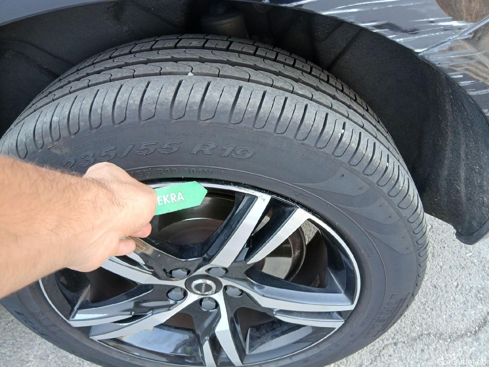  Volvo  XC60 VOLVO  / 2017 / 5P / todoterreno 2.0 T6 AWD Recharge R-Design Auto #17