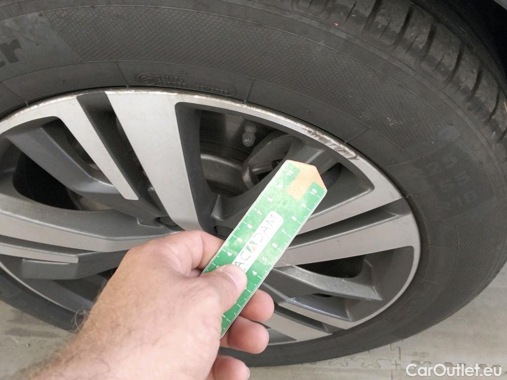  Peugeot  3008 PEUGEOT  Hybrid / 2020 / 5P / todoterreno 225 e-EAT8 Allure (AC2) #6