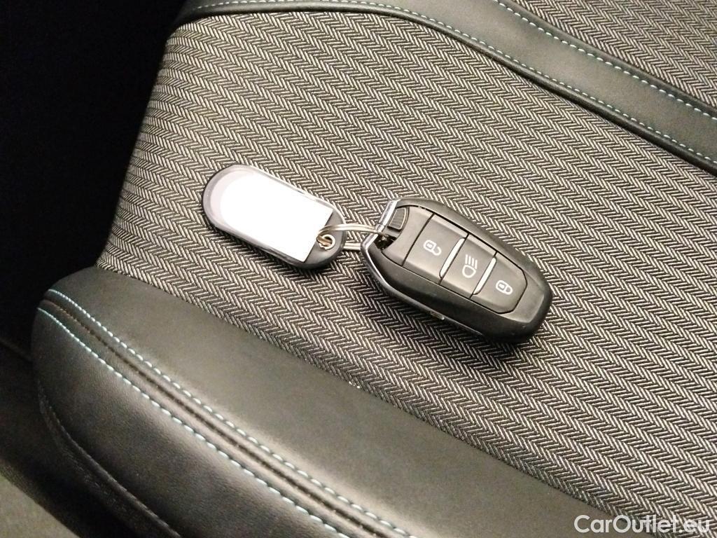  Peugeot  3008 PEUGEOT  Hybrid / 2020 / 5P / todoterreno 225 e-EAT8 Allure (AC2) #2