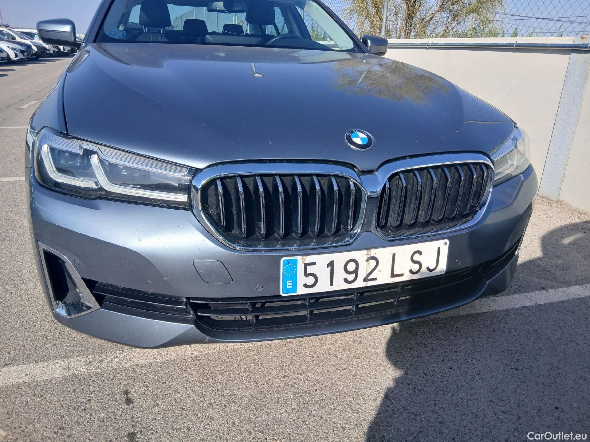  Bmw  Serie 5 BMW  / 2020 / 4P / sedán 520dA xDrive #4