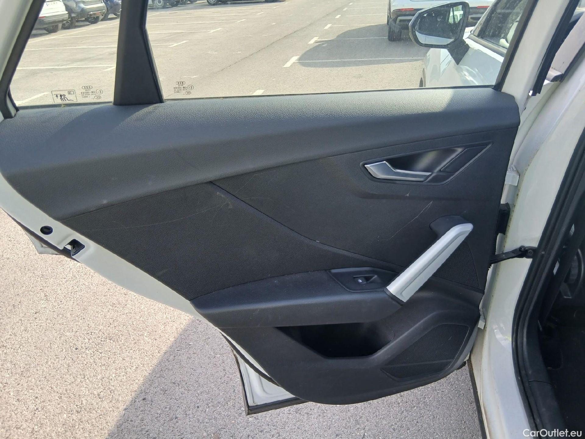  Audi  Q2 AUDI  / 2016 / 5P / todoterreno Design 30 TFSI 85kW (116CV) (AC) #32