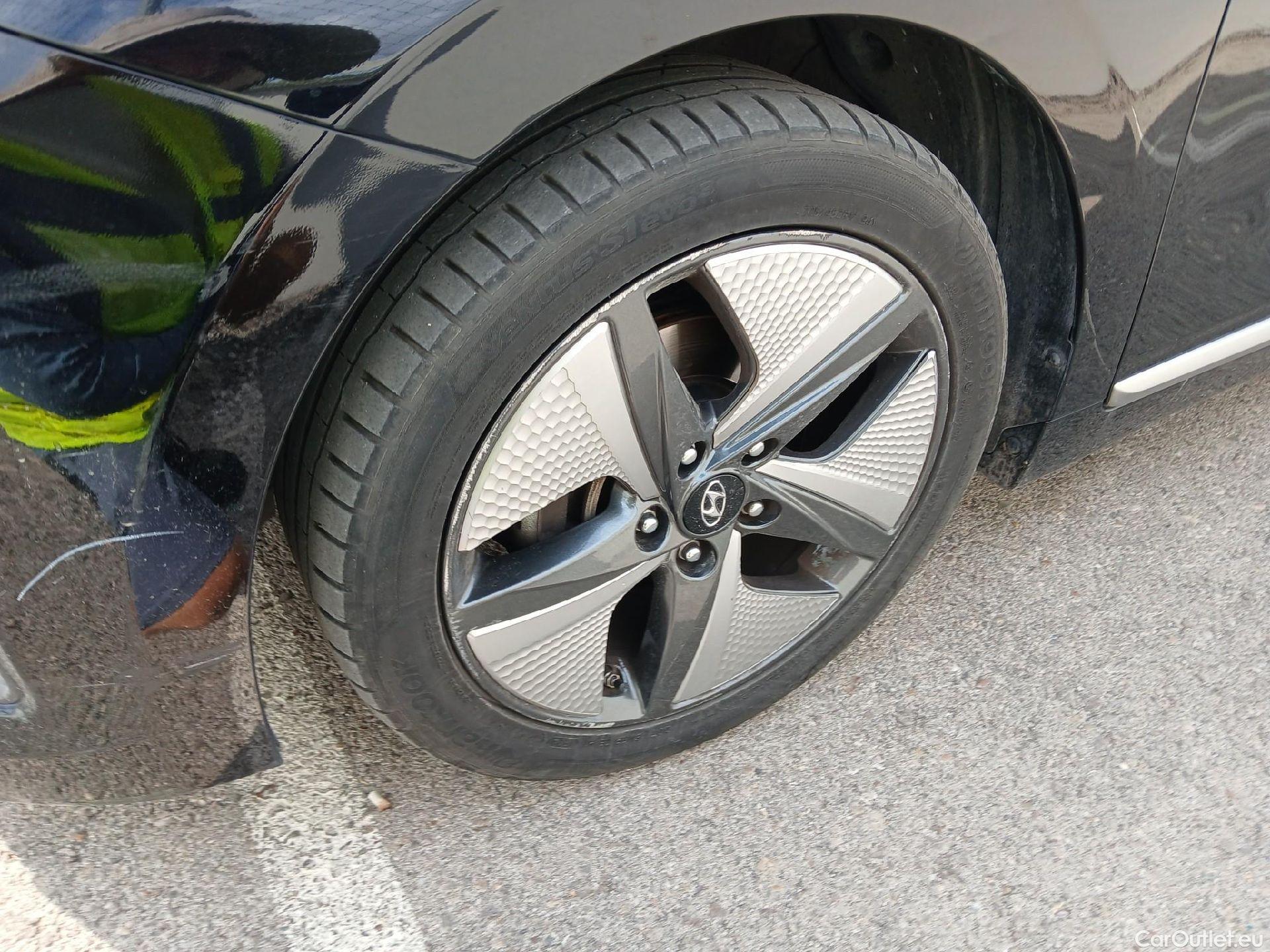  Hyundai   Ioniq HYUNDAI / 2019 / 5P / berlina con portón 1.6 GDI HEV Tecno DCT #18