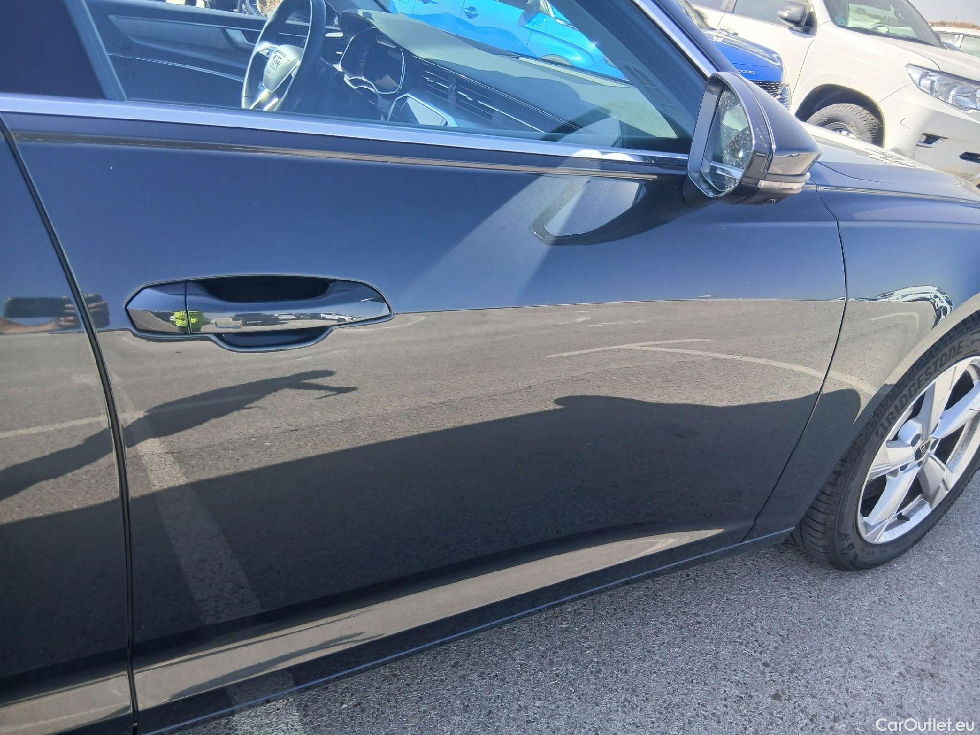  Audi  A6 AUDI  / 2018 / 4P / sedán 50 TFSIe quattro S tronic Sport Competit #28