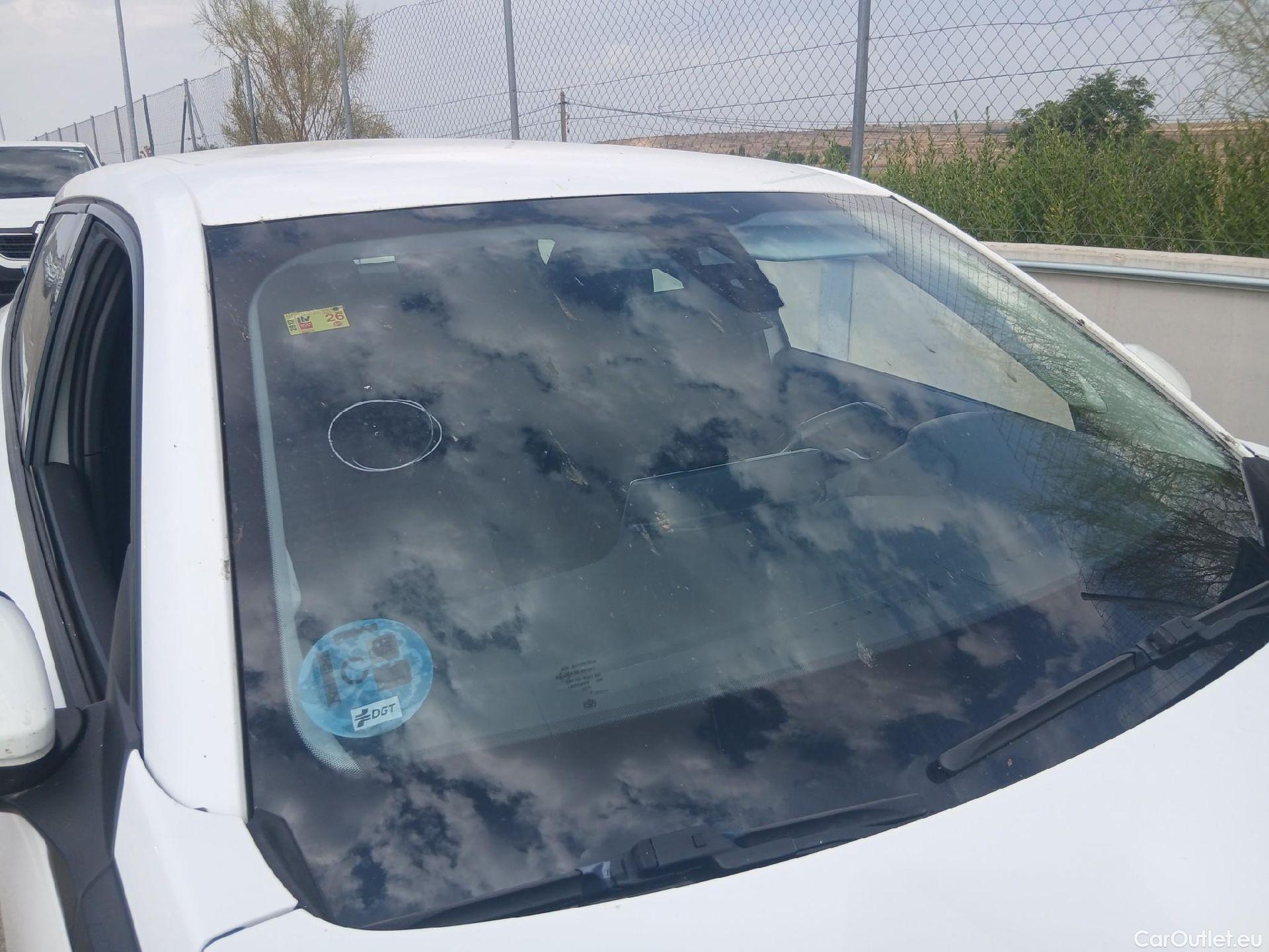  Peugeot  2008 PEUGEOT  / 2019 / 5P / todoterreno Active Puretech 100 S&S BVM6 #28