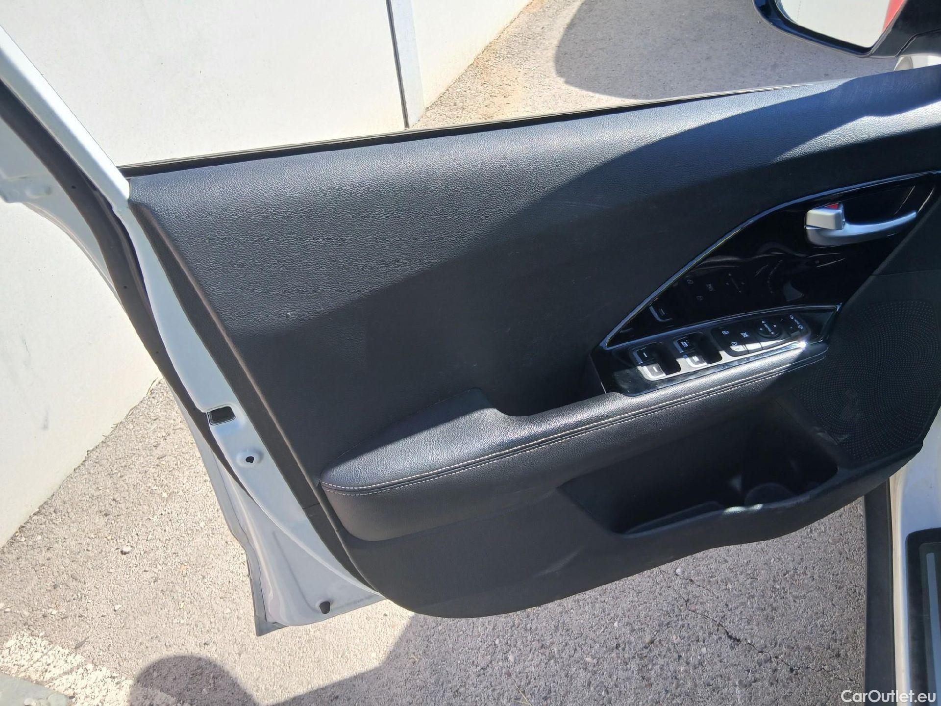  KIA  Niro KIA  / 2019 / 5P / crossover 1.6 GDi HEV 104kW (141CV) Emotion (AC) #18