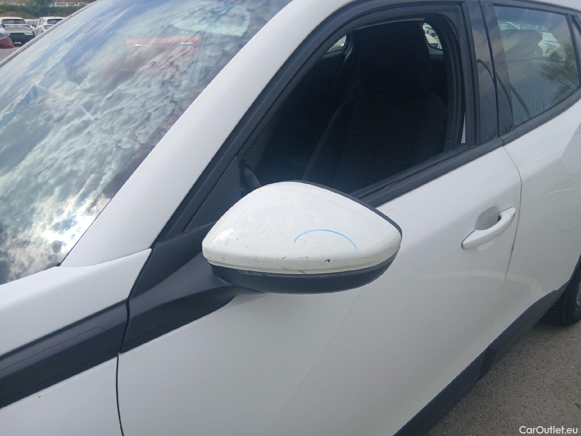  Peugeot  2008 PEUGEOT  / 2019 / 5P / todoterreno Active Puretech 100 S&S BVM6 #10