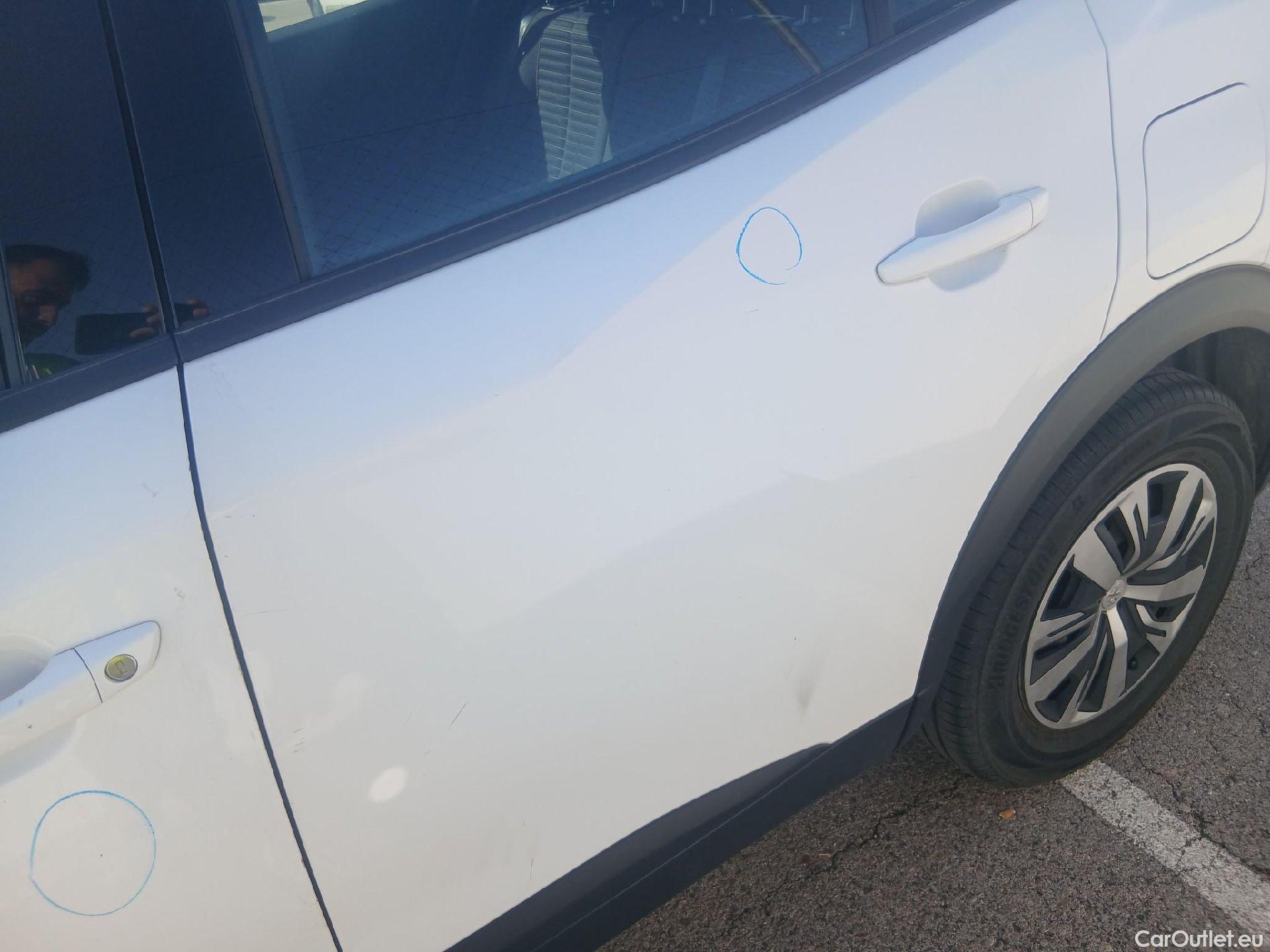  Peugeot  2008 PEUGEOT  / 2019 / 5P / todoterreno Active Puretech 100 S&S BVM6 #25