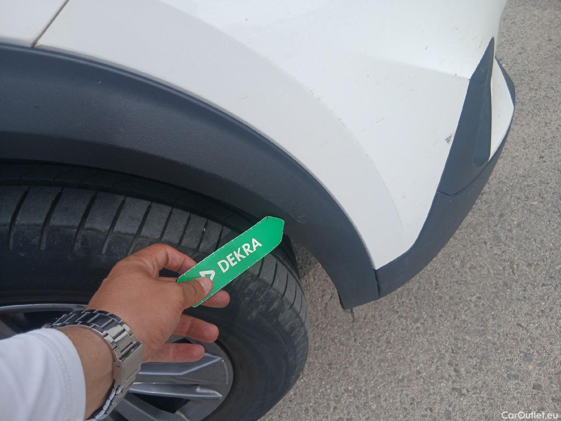  Peugeot  2008 PEUGEOT  / 2019 / 5P / todoterreno Active Puretech 100 S&S BVM6 #33