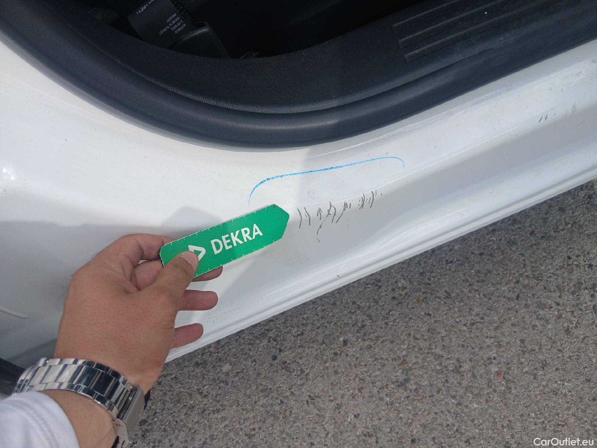  Peugeot  2008 PEUGEOT  / 2019 / 5P / todoterreno Active Puretech 100 S&S BVM6 #34