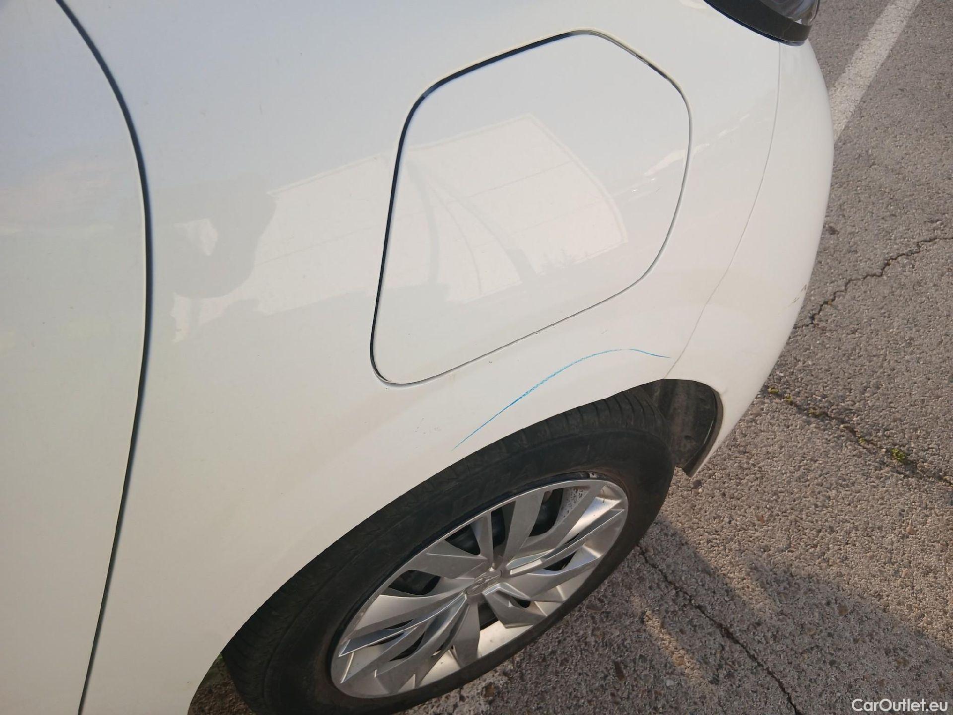  Peugeot  208 PEUGEOT  / 2019 / 5P / berlina con portón BlueHDi 73kW (100CV) Active #21