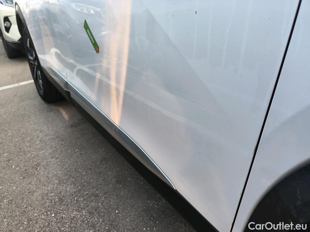  Peugeot  2008 PEUGEOT  / 2019 / 5P / todoterreno Allure BlueHDI 100 S&S BVM6 #8